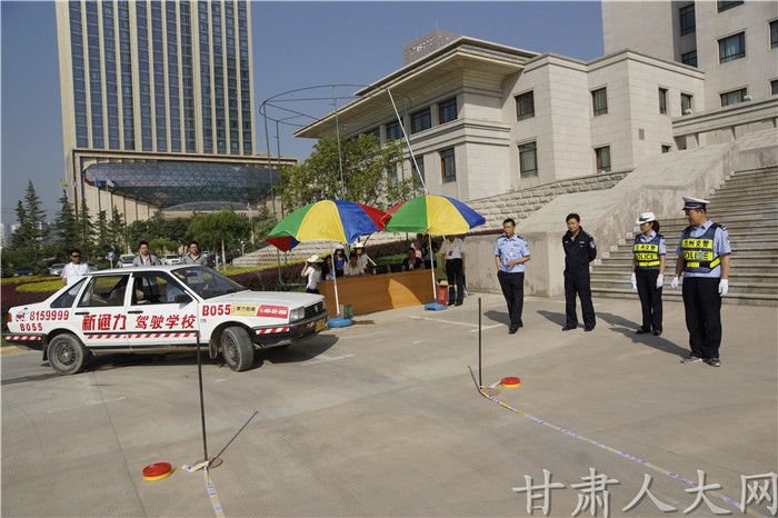 ���ؾ��м�ʻ���ܱ���