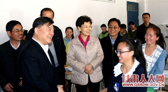 4��7����10�գ���ȫ���˴�ί�ḱίԱ������Ϊ�鳤��ְҵ������ִ�������һ���������࣬����ʡ�᳹ʵʩ���л����񹲺͹�ְҵ��������������м�顣