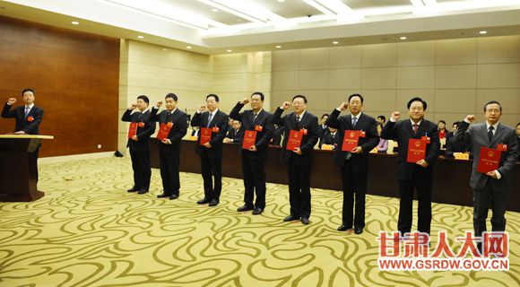 1��20�����磬�µ�ѡ��ʡ�˴󳣻�ίԱ��ʡ�˴�ר��ίԱ�������Ա�����ܷ�������ʽ